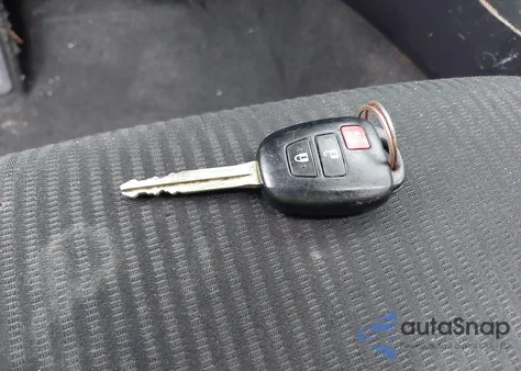 2015 Toyota Rav4 Xle z USA, uszkodzony, nr VIN JTMWFREV0FJ054371